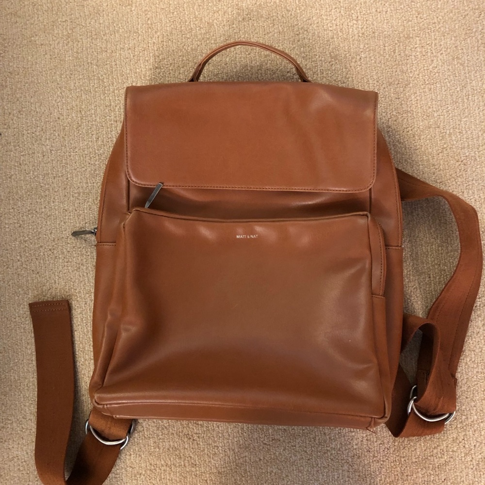 Matt & Nat vegan leather backpack chili.